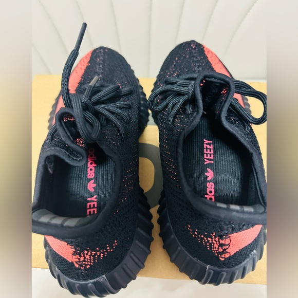 Yeezy boost 350 V2 size us 4